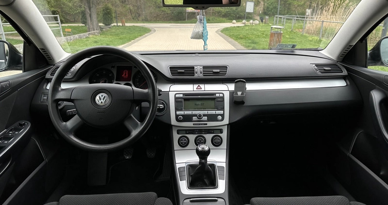 Volkswagen Passat cena 24700 przebieg: 170000, rok produkcji 2008 z Wrocław małe 379